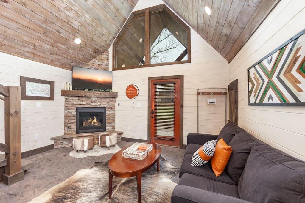 Romantic A-Frame Private Hottub Firepit Neargsmnp Севьервилл Экстерьер фото