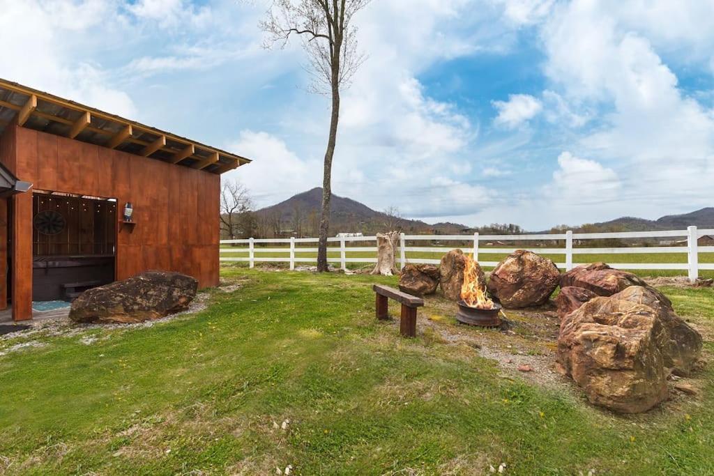 Romantic A-Frame Private Hottub Firepit Neargsmnp Севьервилл Экстерьер фото